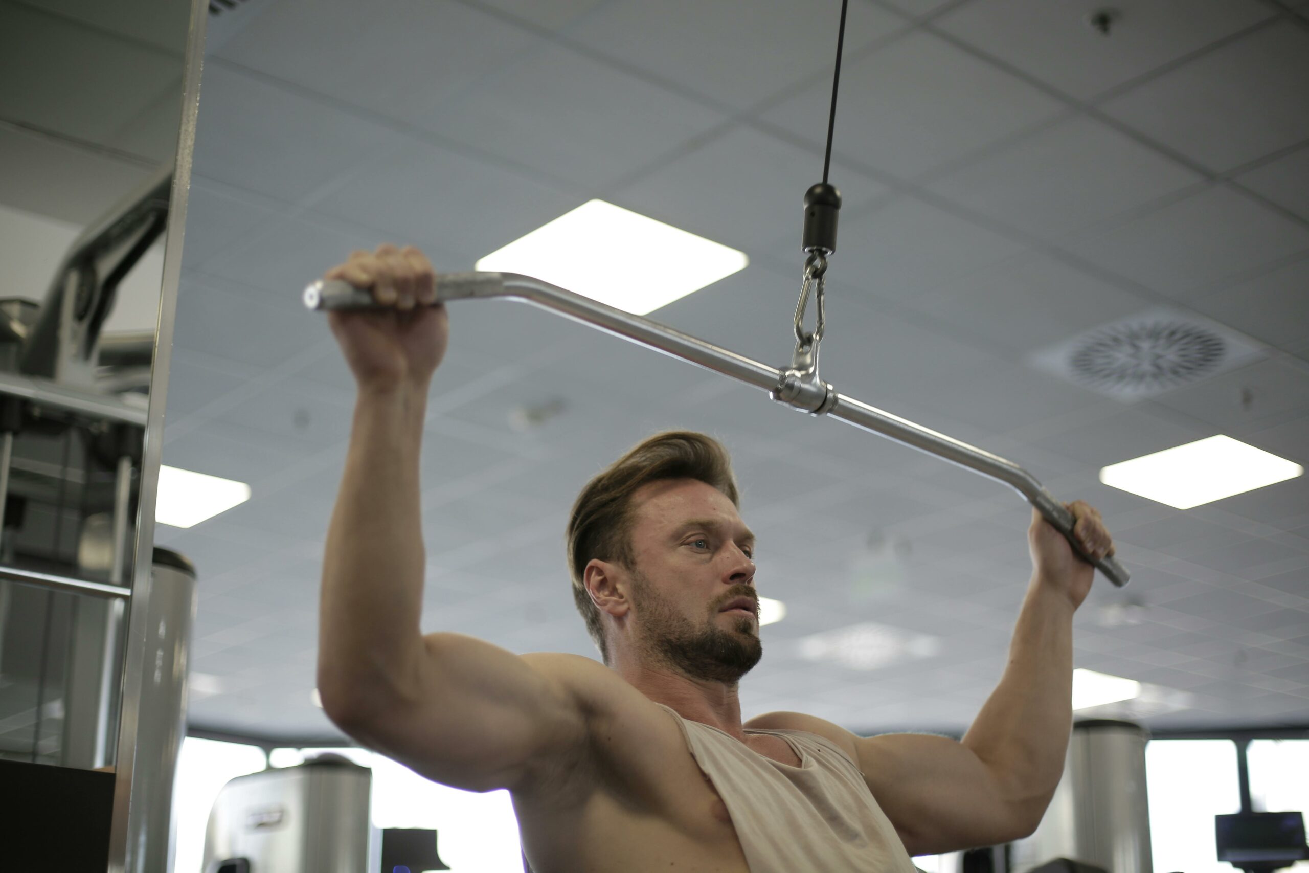 6 Best Lat Pulldown Alternative in Home: Effective Exercises for a Strong Back